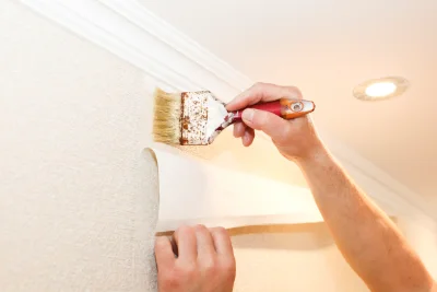 Pose de papier peint à Voires — revêtements muraux et toiles de verre
